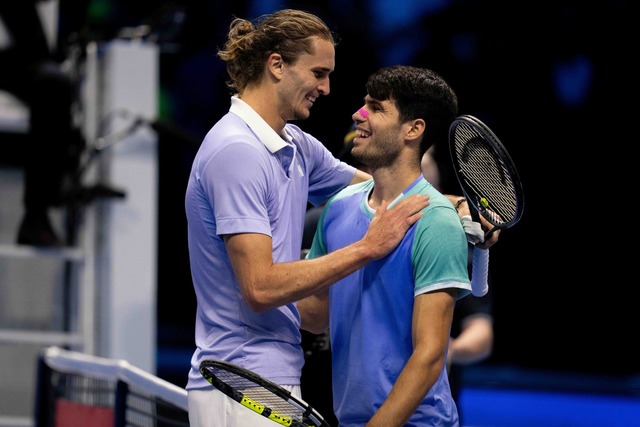 Anders als beim verlorenen French-Open...ch Zverev diesmal gegen Alcaraz durch.  | Foto: Marco Alpozzi/LaPresse via ZUMA Press/dpa