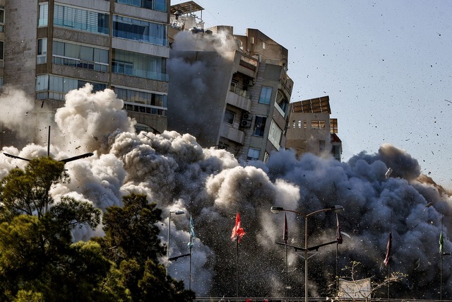 Israel fliegt weiterhin Luftangriffe auf den Libanon.  | Foto: Marwan Naamani/ZUMA Press Wire/dpa