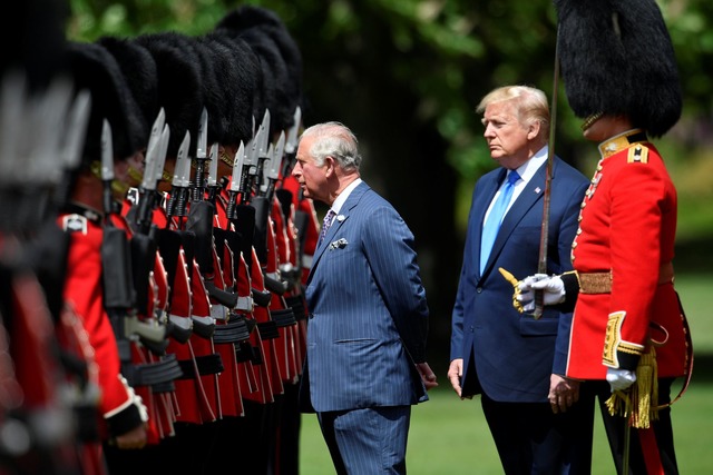 Wen K&ouml;nig Charles (l.) trifft, en... die britische Regierung. (Archivbild)  | Foto: Toby Melville/PA Wire/dpa