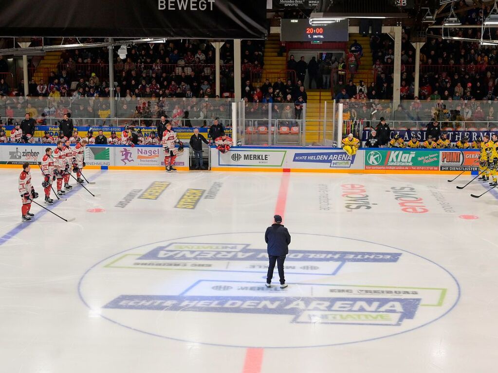 Fast volle Htte: 3238 Zuschauer kamen zum Jubilumsspiel in die Echte-Helden-Arena. Das ist in dieser Saison neuer Bestwert fr den EHC.