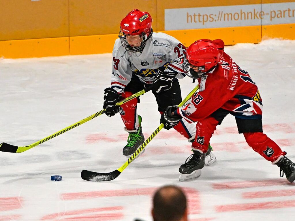 In der ersten Drittelpause wuselte der EHC-Nachwuchs bers Eis: Die Freiburger U9 zeigte in einem Einlagespiel ihr Knnen.