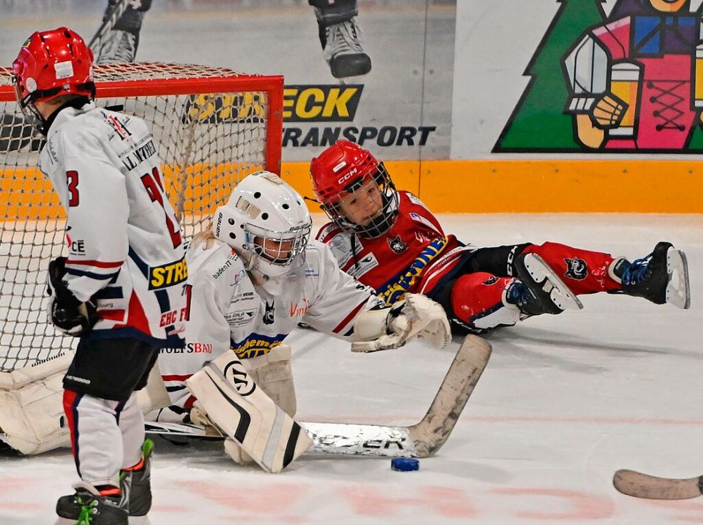 In der ersten Drittelpause wuselte der EHC-Nachwuchs bers Eis: Die Freiburger U9 zeigte in einem Einlagespiel ihr Knnen.