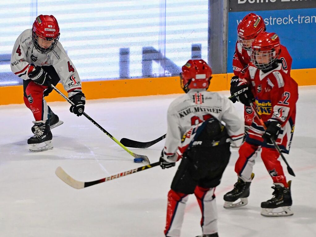 In der ersten Drittelpause wuselte der EHC-Nachwuchs bers Eis: Die Freiburger U9 zeigte in einem Einlagespiel ihr Knnen.