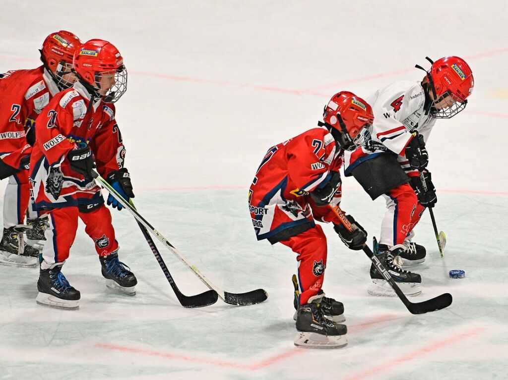 In der ersten Drittelpause wuselte der EHC-Nachwuchs bers Eis: Die Freiburger U9 zeigte in einem Einlagespiel ihr Knnen.