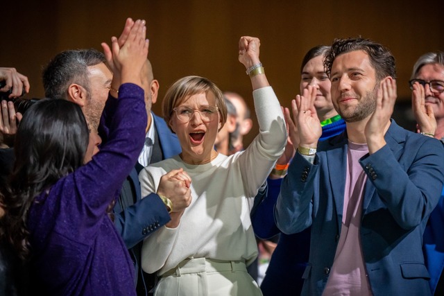 Freude bei den Frischgew&auml;hlten.  | Foto: Michael Kappeler/dpa