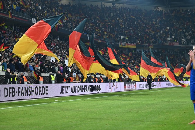 Die Atmosphre im Europa-Park-Stadion war schlichtweg brilliant.  | Foto: dpa