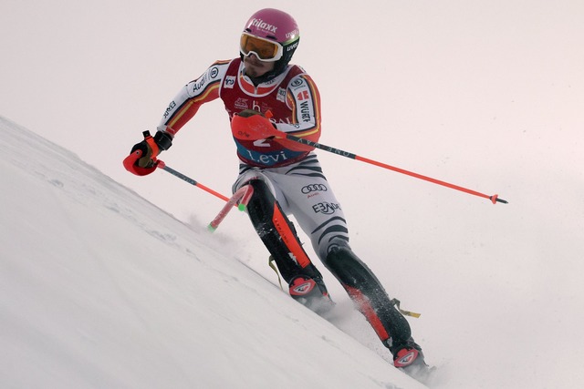 Slalom-Fahrer Linus Stra&szlig;er verpasst das Podest in Levi.  | Foto: Marco Trovati/AP/dpa