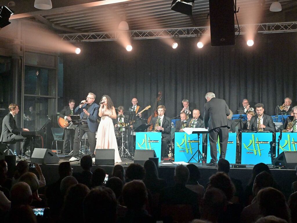 Ein Feuerwerk an Emotionen bereitete die Kilian Heitzler Band mit Mariam Chakly und Rainer Lenz den Gsten bei Nacht der Film-Musik, zu der Kiwanis and Friends in Emmendingen eingeladen hatten.