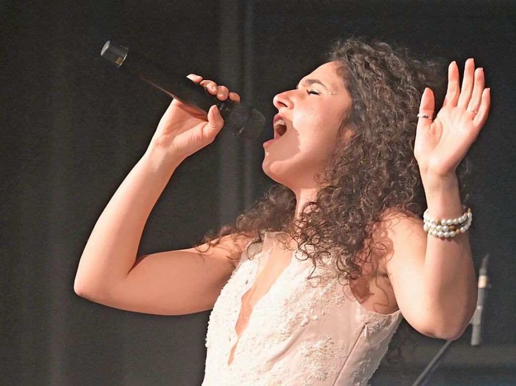 Ein Feuerwerk an Emotionen bereitete die Kilian Heitzler Band mit Mariam Chakly und Rainer Lenz den Gsten bei Nacht der Film-Musik, zu der Kiwanis and Friends in Emmendingen eingeladen hatten.