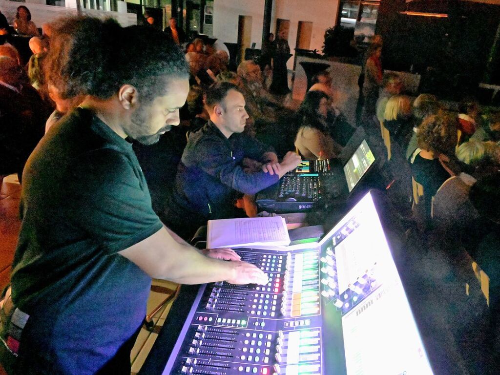 Ein Feuerwerk an Emotionen bereitete die Kilian Heitzler Band mit Mariam Chakly und Rainer Lenz den Gsten bei Nacht der Film-Musik, zu der Kiwanis and Friends in Emmendingen eingeladen hatten. Die Tontechnik passte perfekt.