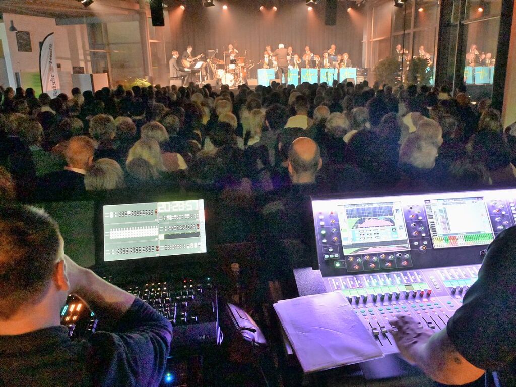 Ein Feuerwerk an Emotionen bereitete die Kilian Heitzler Band mit Mariam Chakly und Rainer Lenz den Gsten bei Nacht der Film-Musik, zu der Kiwanis and Friends in Emmendingen eingeladen hatten.