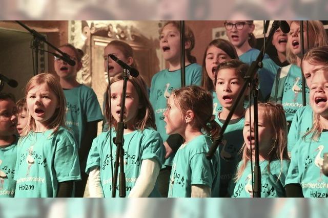 Kinderchor beeindruckt mit Liedern vom Drachenkind