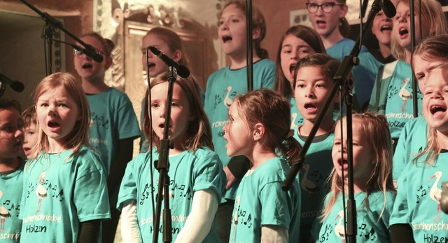 Toll inszeniert: Der Kinderchor Holzen...aluga und die Zeichen der Zeit&#8220;.  | Foto: Katharina Kubon