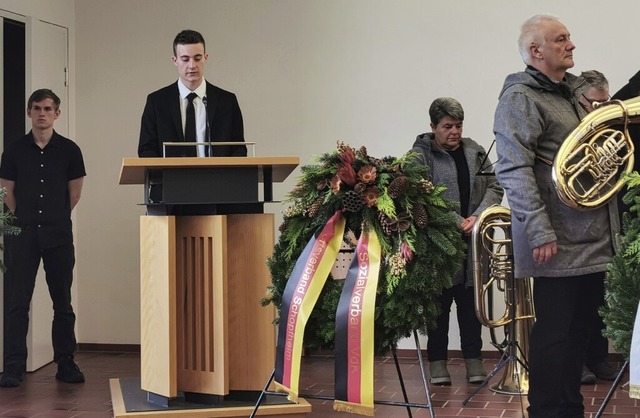 Die THG-Schler Jerry Kunst (links) un...edhof  aus der Feldpost von Soldaten.   | Foto: Berfin Karagzl