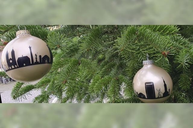 Offenburg-Skyline am Weihnachtsbaum