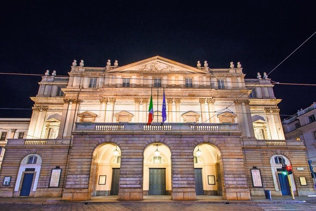 Abendstimmung vor der Scala in Mailand...; ein Symbol italienischer Opernkunst.  | Foto: Georgios Tsischlis (shutterstock