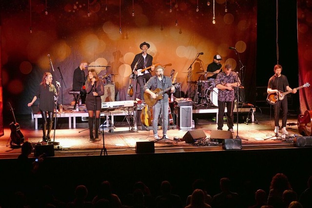 Gregor Meyle und Band begeisterten das...Parktheater von der ersten Sekunde an.  | Foto: Heinz Siebold