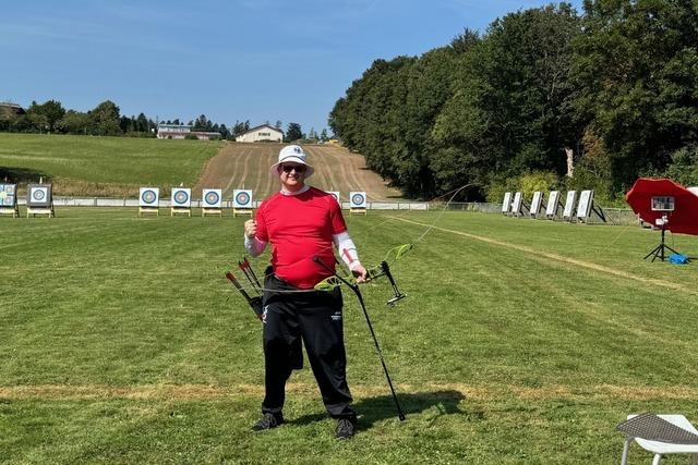 Simon Hberlin schiet beim Bogenschieen ganz vorne mit - irgendwann gar bei den Paralympics?