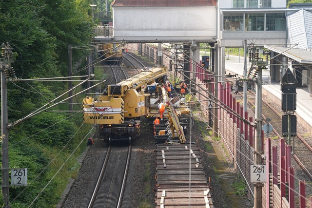 Schon jetzt wird auf der Strecke zwisc...Korridor erneut gesperrt. (Archivbild)  | Foto: Marcus Brandt/dpa