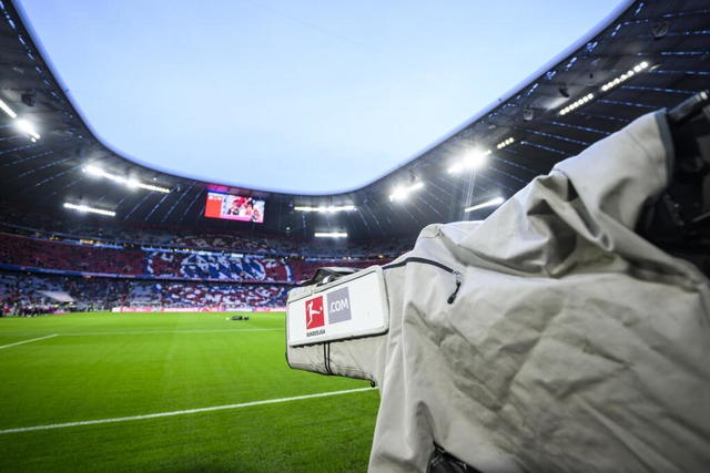 Wer darf knftig die Fuball-Bundesliga bertragen?  | Foto: Tom Weller (dpa)