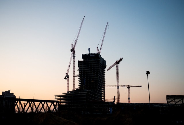 Geschtzt von der Dunkelheit klauen Ba...-Diebe bevorzugt nach Sonnenuntergang.  | Foto: Daniel Bockwoldt (dpa)