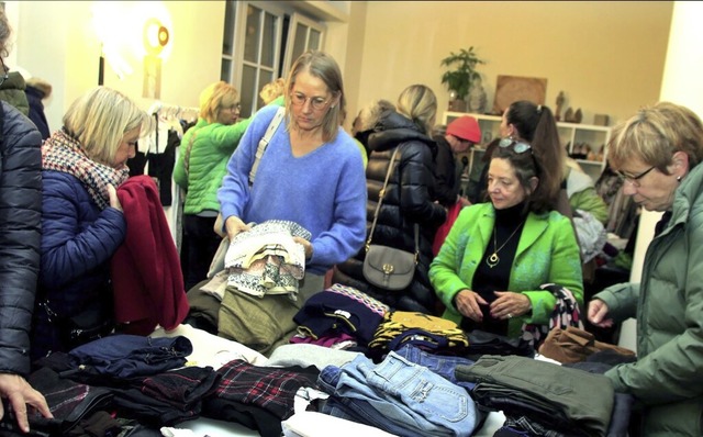 Die Auswahl war gro beim ersten Flohmarkt im Caf Meinwrts.   | Foto: Heidi Fel