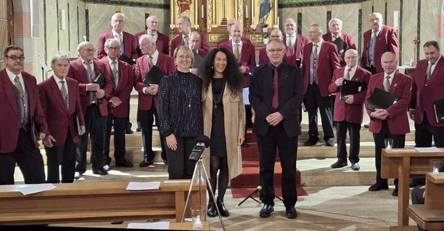 Zu den Akteuren beim Kirchenkonzert ge... (Gesang) und Ellen Frster (Piano).   | Foto: Wolfgang Beck