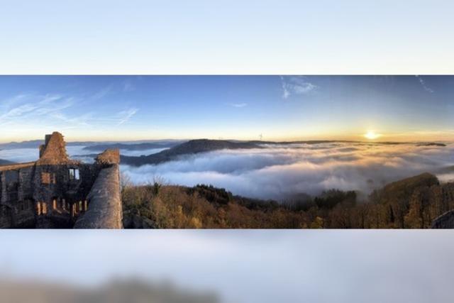 Die Hohengeroldseck ber dem Nebel