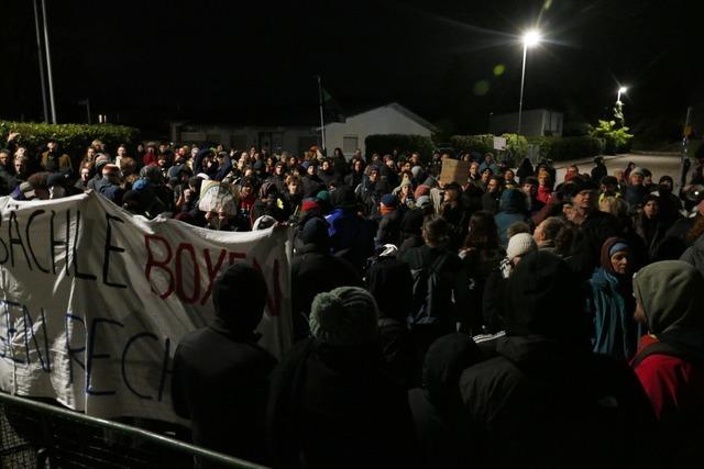 Rund 250 Demonstranten gegen AfD-Vortrag in Breisach