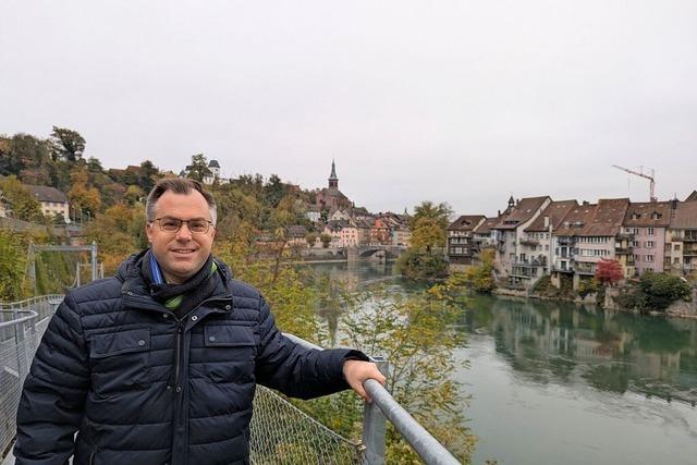 Brgermeisterwahl Laufenburg: Brgermeister Ulrich Krieger fhrt durch den Ort