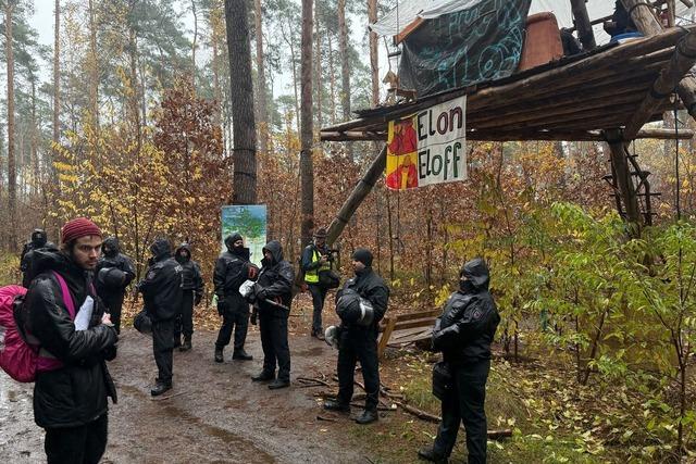 Tesla-Gegner zu Camp-Auflösung: 