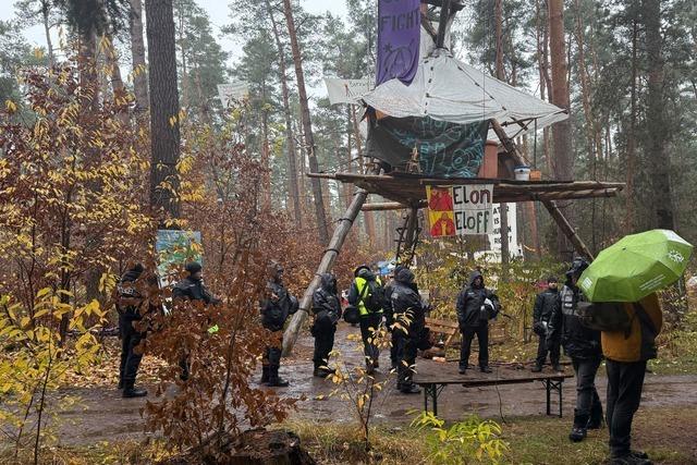 Polizei löst Tesla-Protestcamp komplett auf