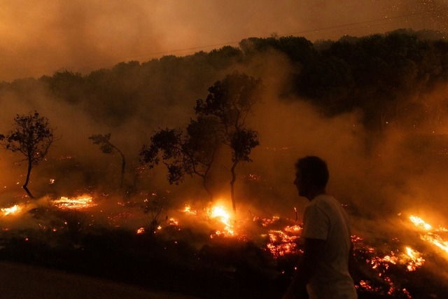 Der Waldbrand in der N&auml;he der gri...strierte Brand in Europa. (Archivbild)  | Foto: Achilleas Chiras/AP/dpa