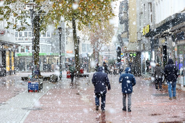 Sogar Hamburg bekam schon etwas Schnee ab.  | Foto: Bodo Marks/dpa