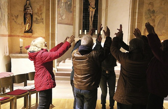 Ein Abendgebet mit meditativen Tanzen ...schen Friedensdekade, die heute endet.  | Foto: Horst David