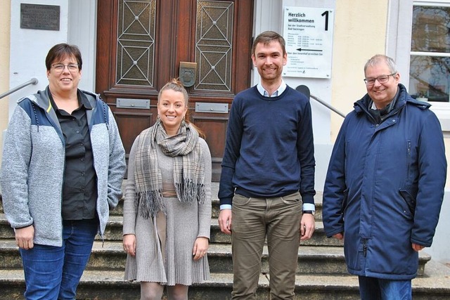 Die Neuen im Rathaus (von links): Mari... VHS) mit Brgermeister Alexander Guhl  | Foto: Ralph Fautz