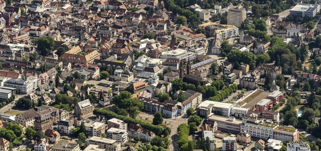 Die Stadt Lahr wchst und mit ihr die ...eitig sinkt die Finanzkraft deutlich.   | Foto: Martin Bildstein copyright