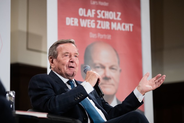 Altkanzler Gerhard Schr&ouml;der warnt... Scholz zu "demontieren". (Archivbild)  | Foto: Christoph Soeder/dpa