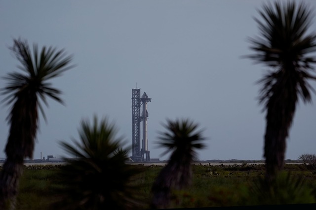 Mithilfe der Megarakete will SpaceX der Menschheit den Mars erschlie&szlig;en.  | Foto: Eric Gay/AP/dpa