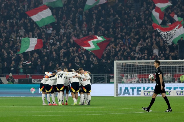 Die Fu&szlig;ball-Nationalmannschaft i...it. Die Titelsehnsucht treibt alle an.  | Foto: Christian Charisius/dpa