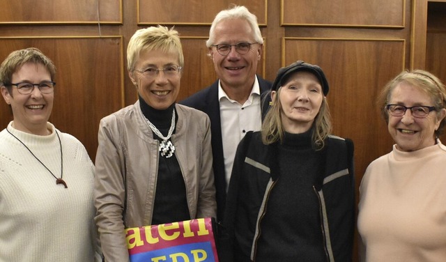 FDP-Vorstand mit Piratin: Andrea Rudel...umacher und Doris Eichhorn (von links)  | Foto: Thomas Loisl Mink