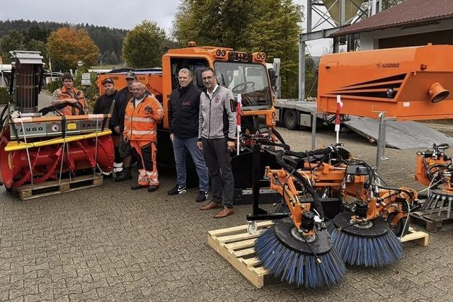 Im Sommer Kehrmaschine, im Winter Schneepflug