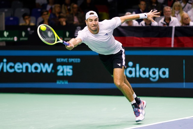 Jan-Lennard Struff zeigte gegen Kanada eine starke Leistung.  | Foto: Frank Molter/dpa