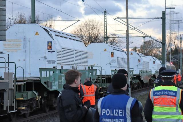 Nach vier Jahren: Ein Castor-Zug kommt in Deutschland an