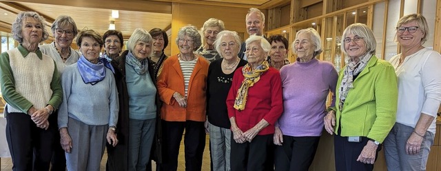 Ruth Zeh (Fnfte von rechts) wurde am ...iele Erinnerungen wurden ausgetauscht.  | Foto: privat