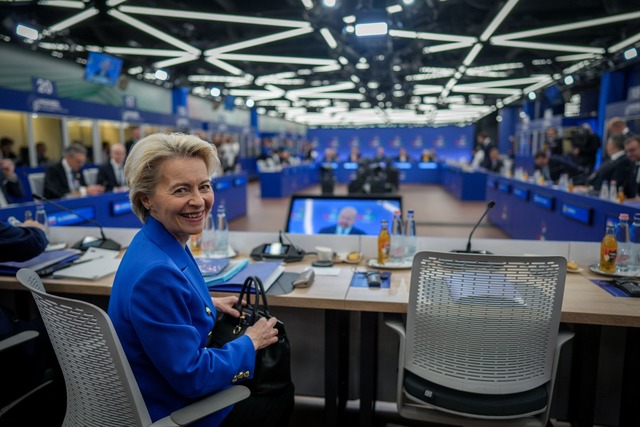 Nun kann von der Leyen lachen - ihr Vorschlag wurde angenommen. (Archivbild)  | Foto: Kay Nietfeld/dpa