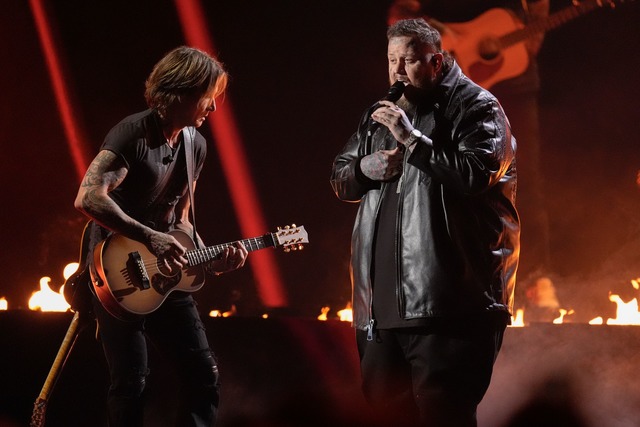 Viele Stars stehen bei der Vergabe der...unter Keith Urban (l.) und Jelly Roll.  | Foto: George Walker IV/Invision via AP/dpa