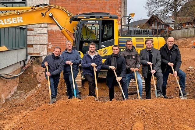 Das Groprojekt Schule in Seelbach hat mit dem Spatenstich begonnen