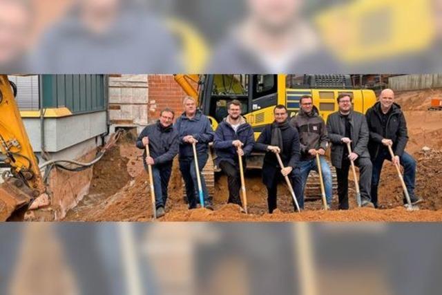 Das Groprojekt Schule in Seelbach hat mit dem Spatenstich begonnen