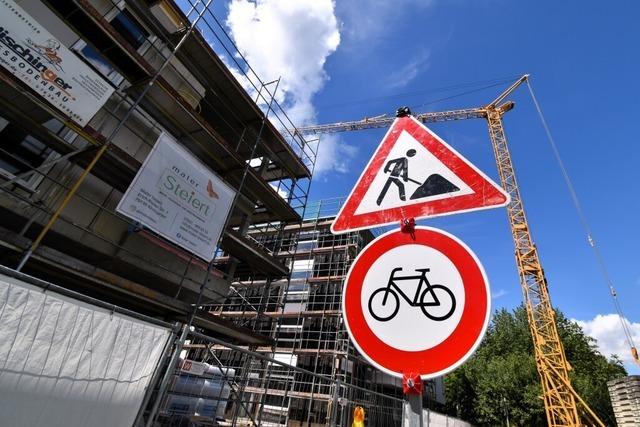 Radfahrer sollen in der Schulstrae in Stegen knftig Rcksicht nehmen und nicht mehr so schnell sein